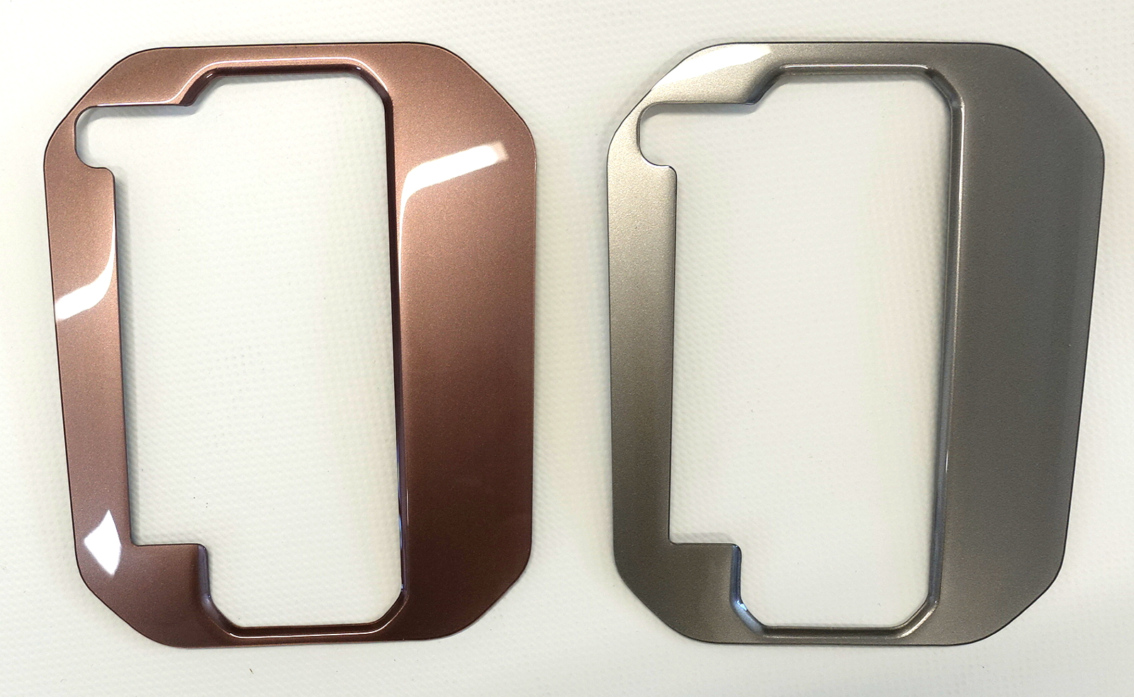 Hagane silver (left) and Satin silver (right) in direct comparison